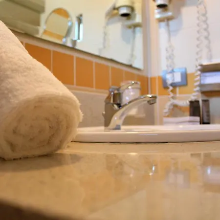 Hotel Leonardo 3*